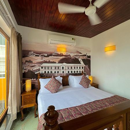 La Plage Seaview Suites Puducherry Exterior foto