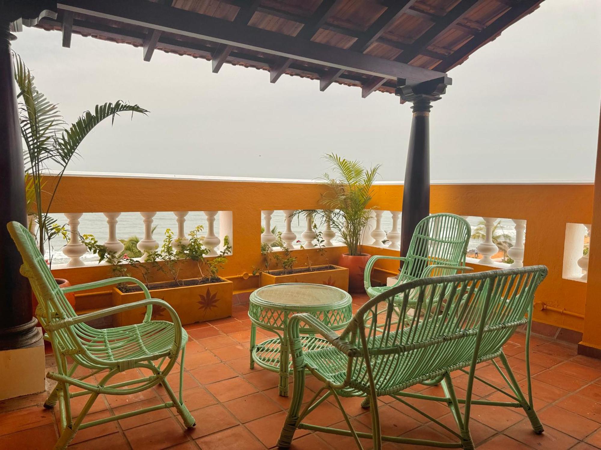 La Plage Seaview Suites Puducherry Exterior foto