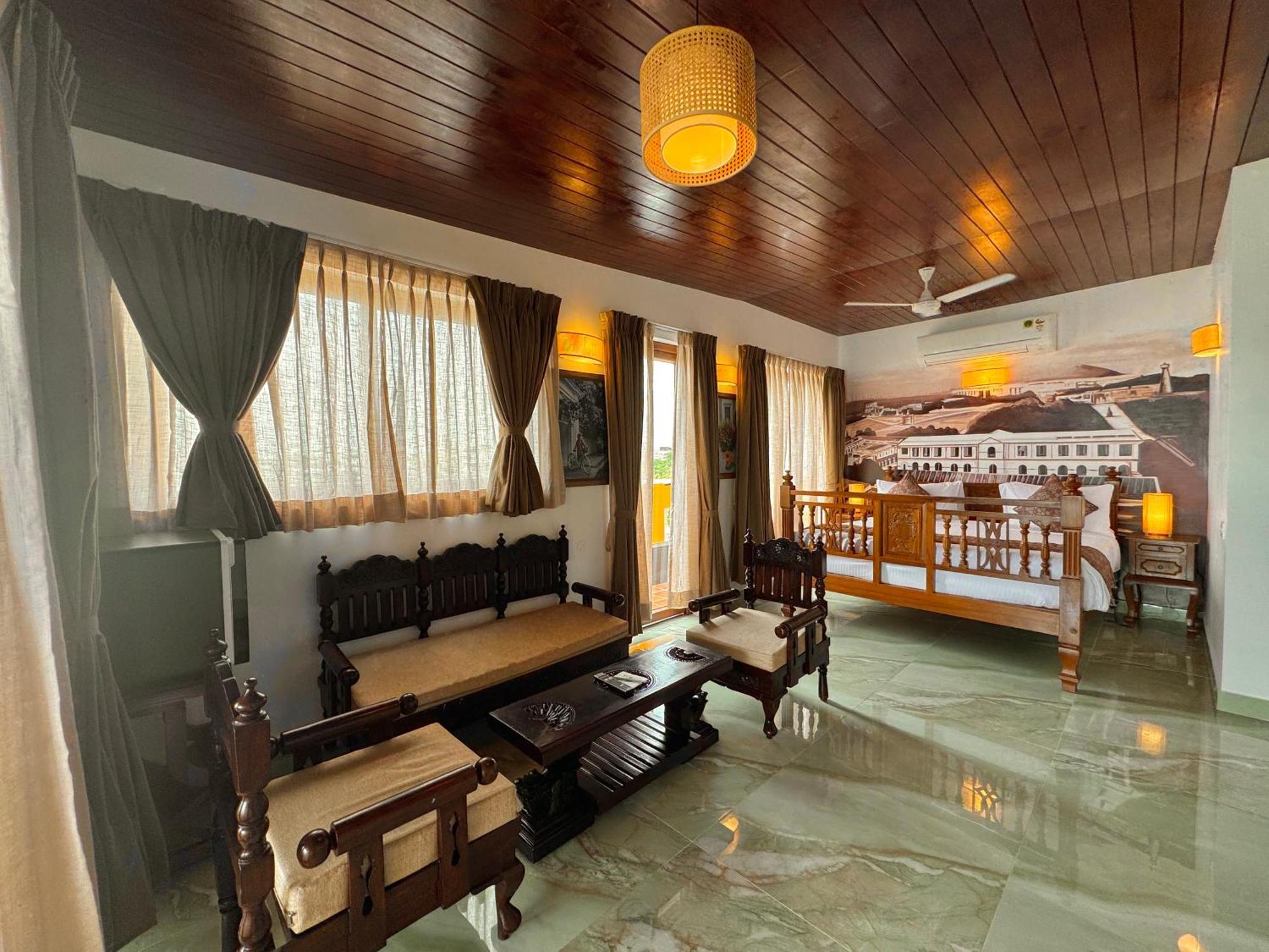 La Plage Seaview Suites Puducherry Exterior foto