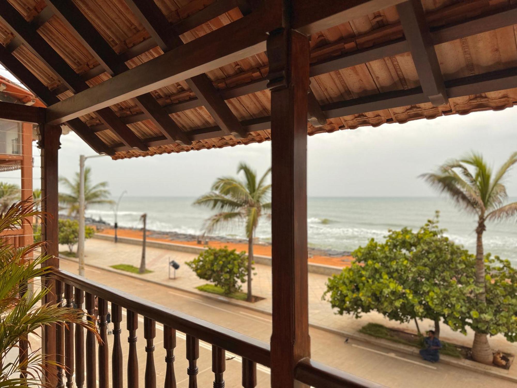 La Plage Seaview Suites Puducherry Exterior foto