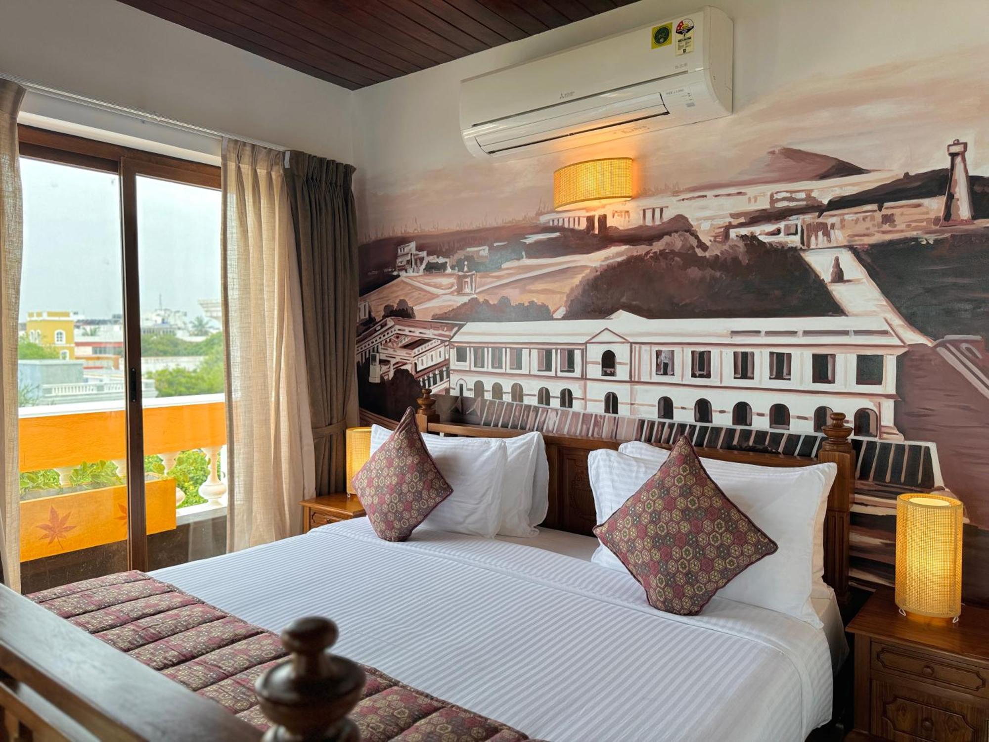 La Plage Seaview Suites Puducherry Exterior foto
