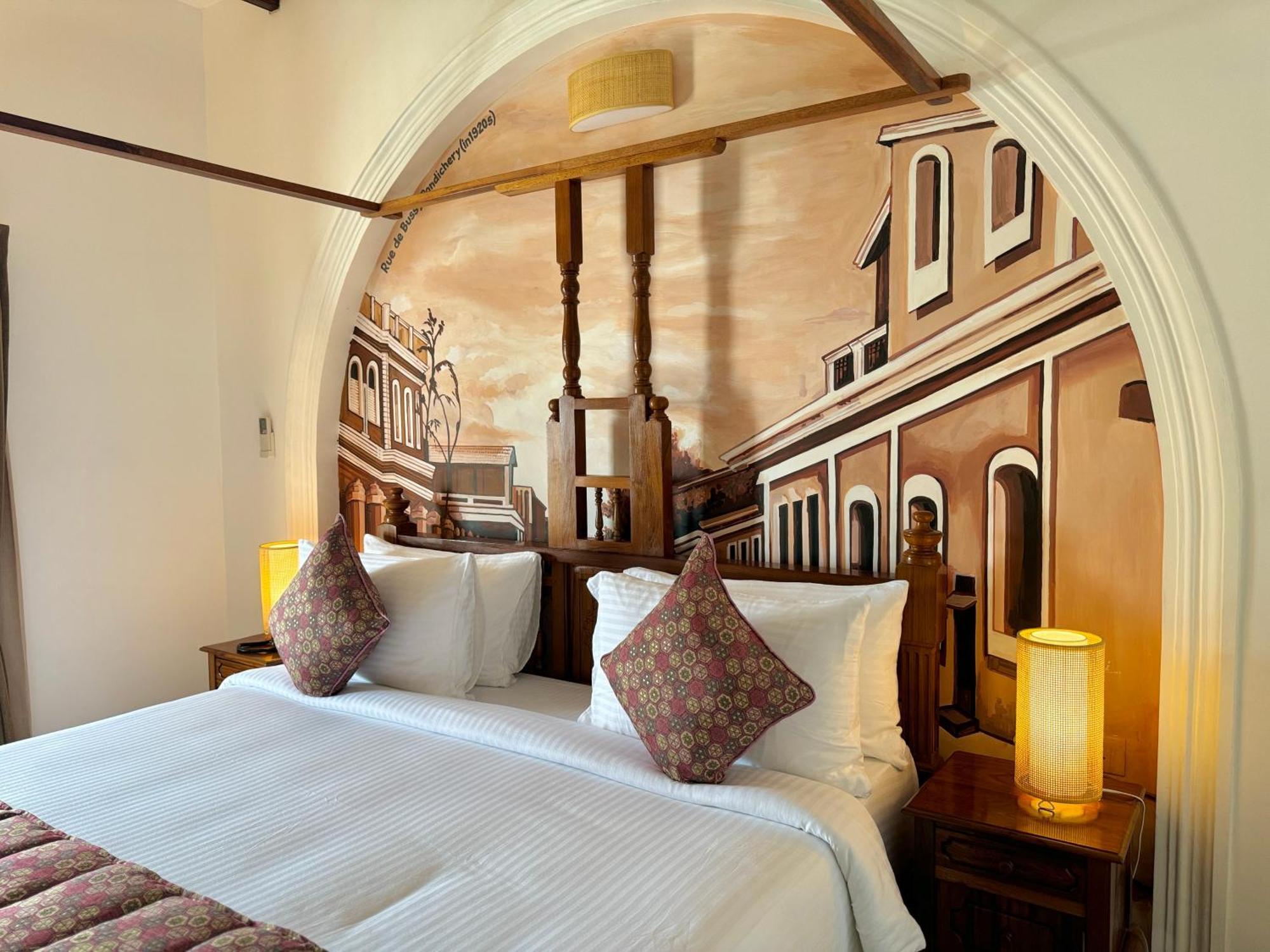 La Plage Seaview Suites Puducherry Exterior foto