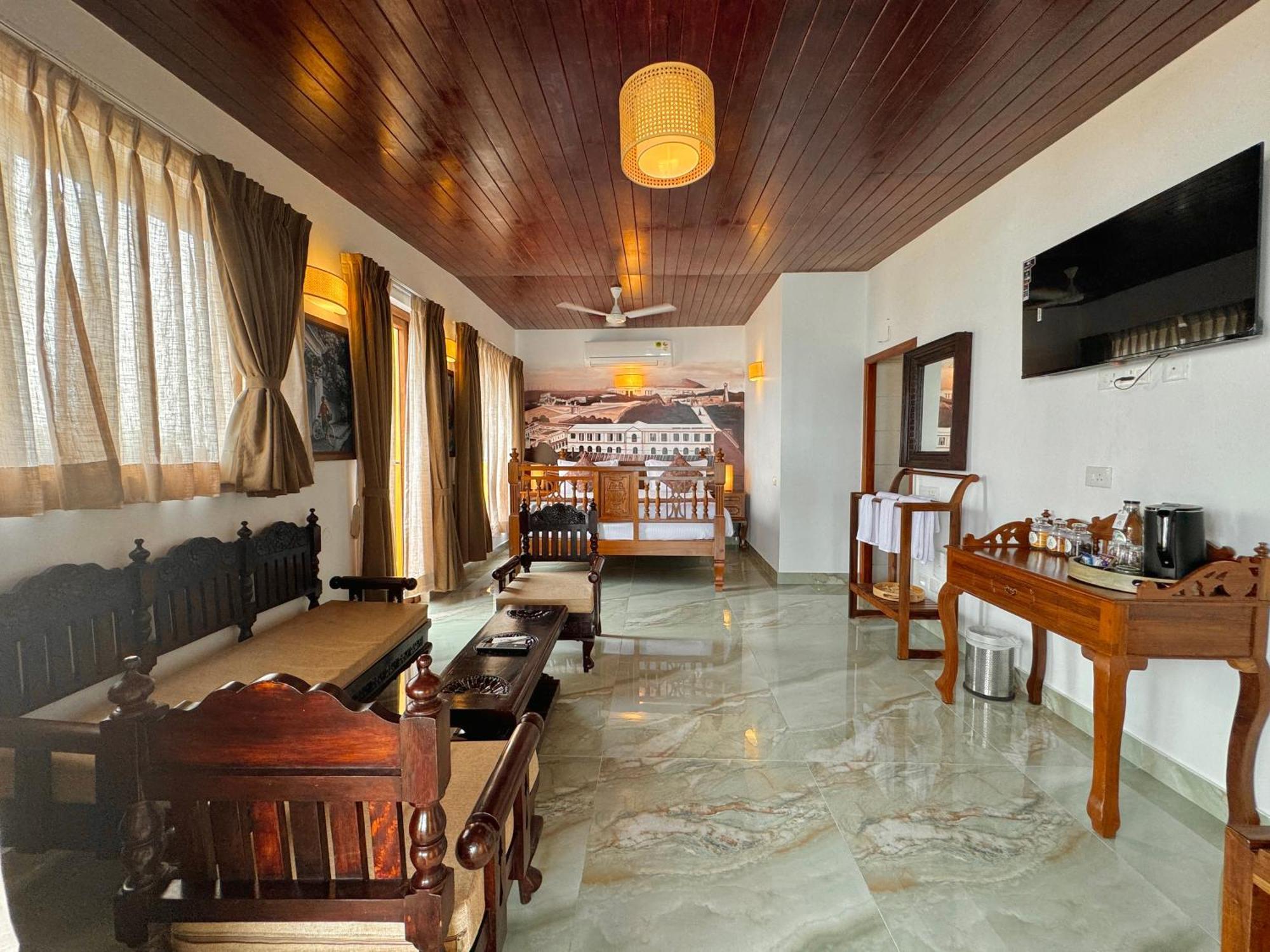 La Plage Seaview Suites Puducherry Exterior foto
