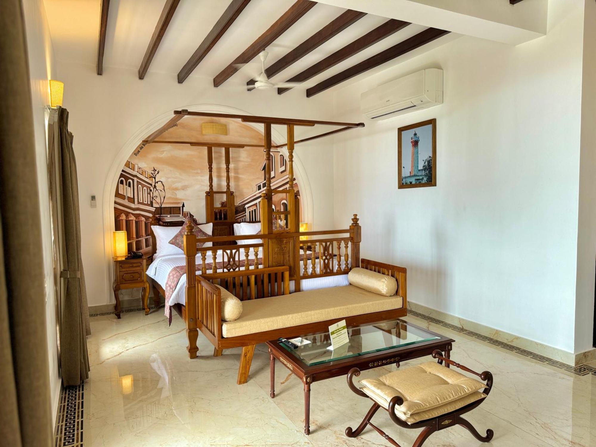 La Plage Seaview Suites Puducherry Exterior foto