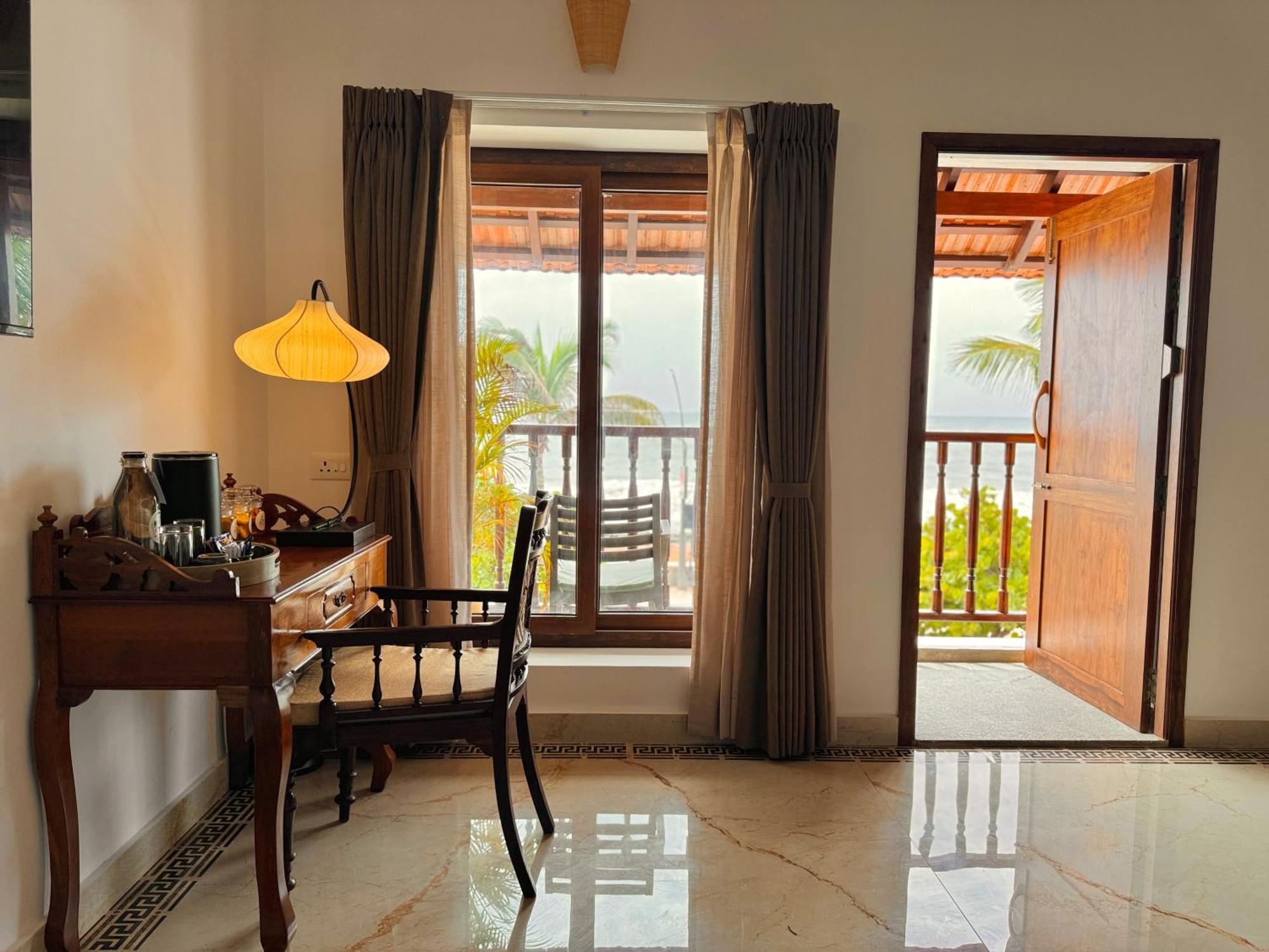 La Plage Seaview Suites Puducherry Exterior foto