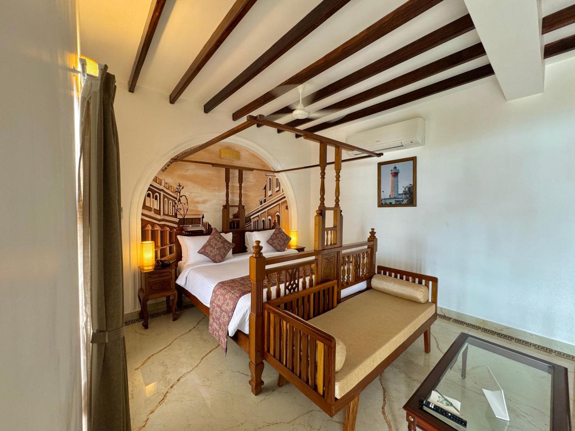 La Plage Seaview Suites Puducherry Exterior foto