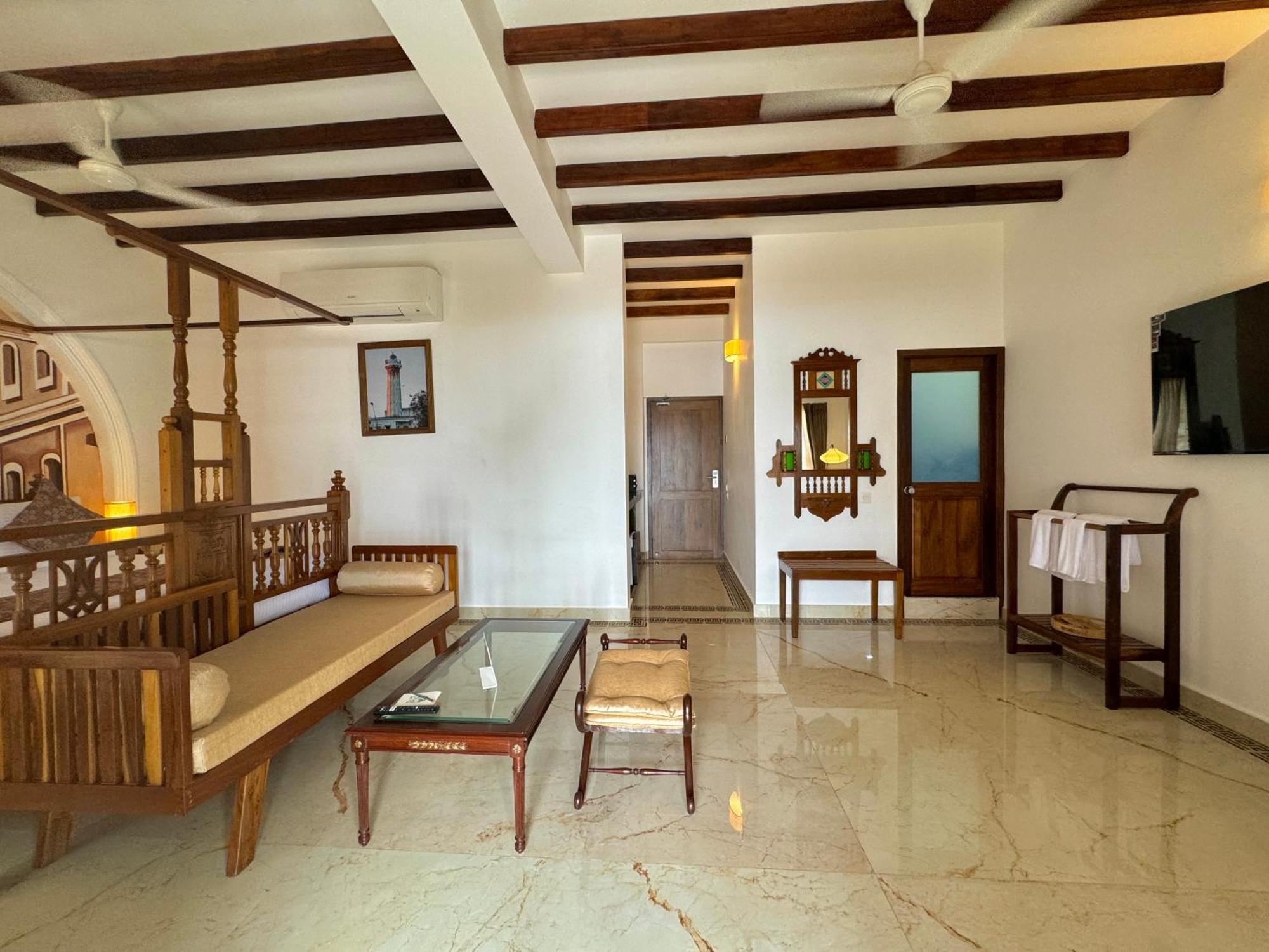 La Plage Seaview Suites Puducherry Exterior foto