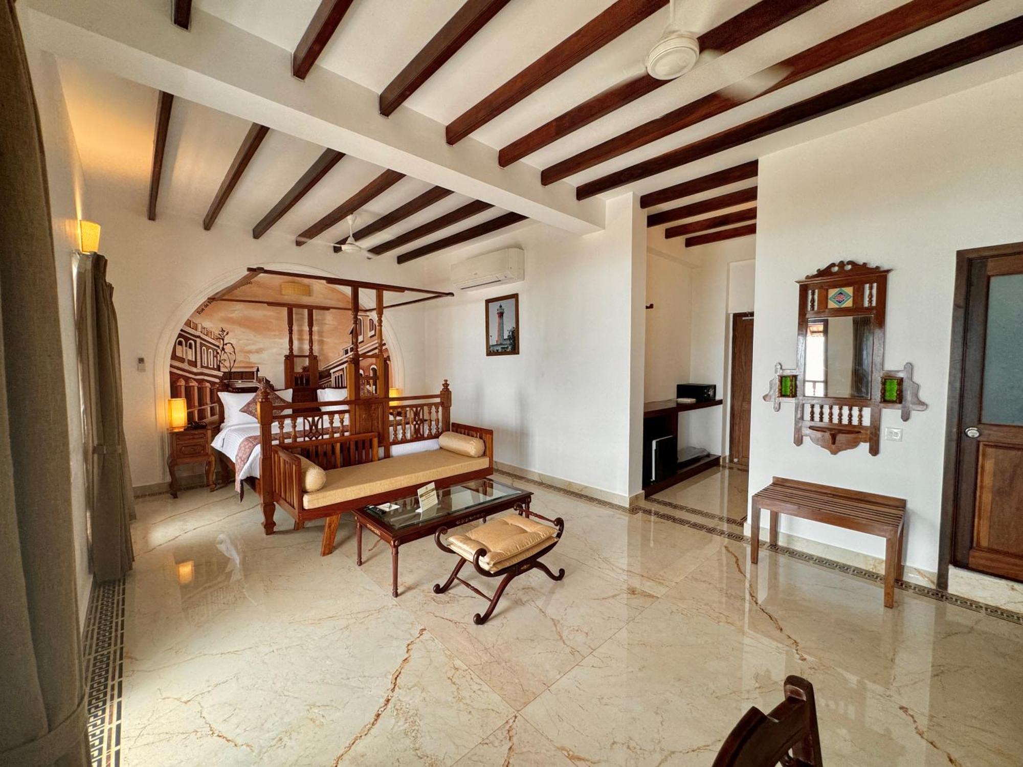 La Plage Seaview Suites Puducherry Exterior foto