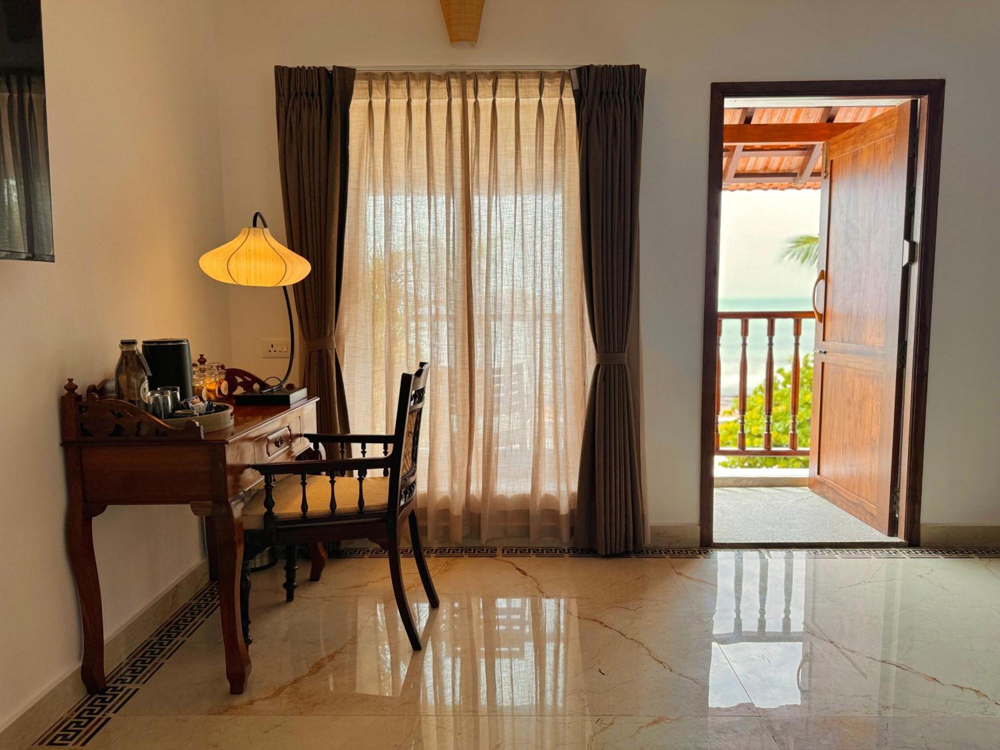 La Plage Seaview Suites Puducherry Exterior foto