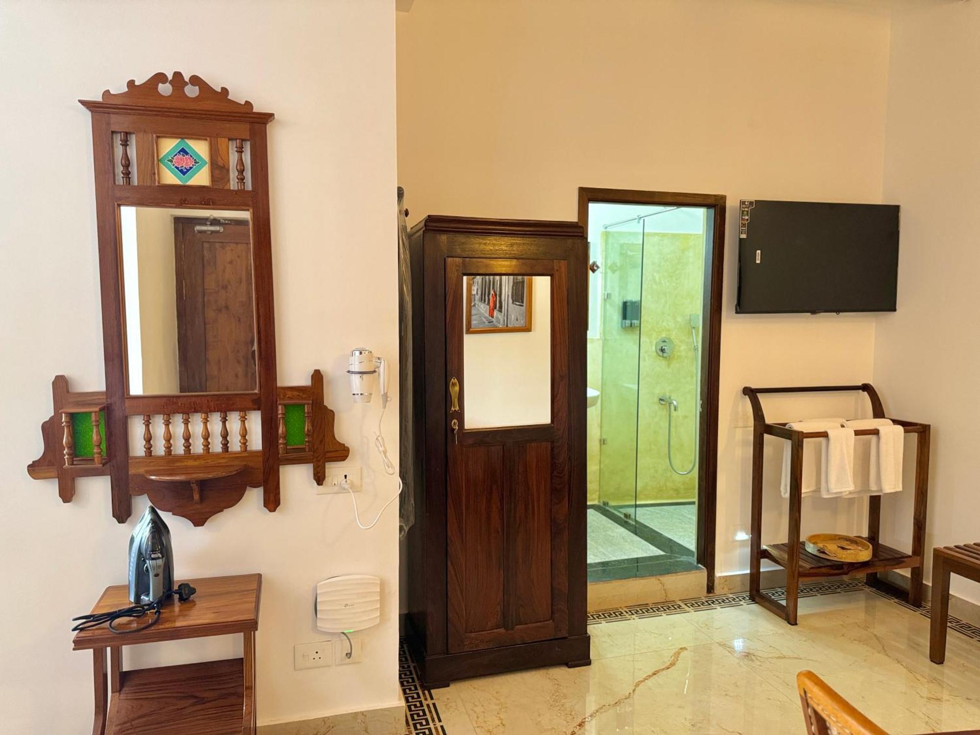 La Plage Seaview Suites Puducherry Exterior foto