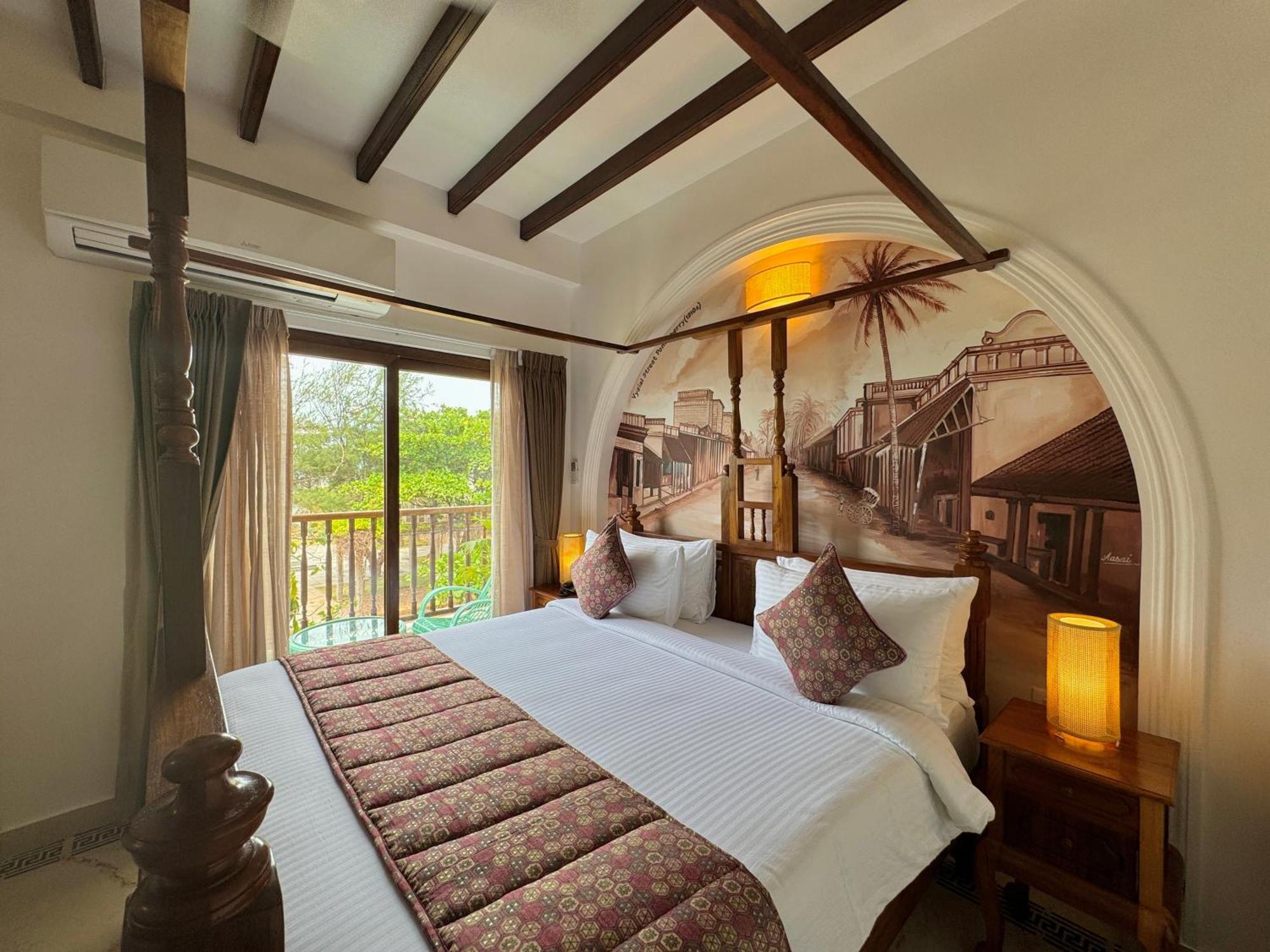 La Plage Seaview Suites Puducherry Exterior foto