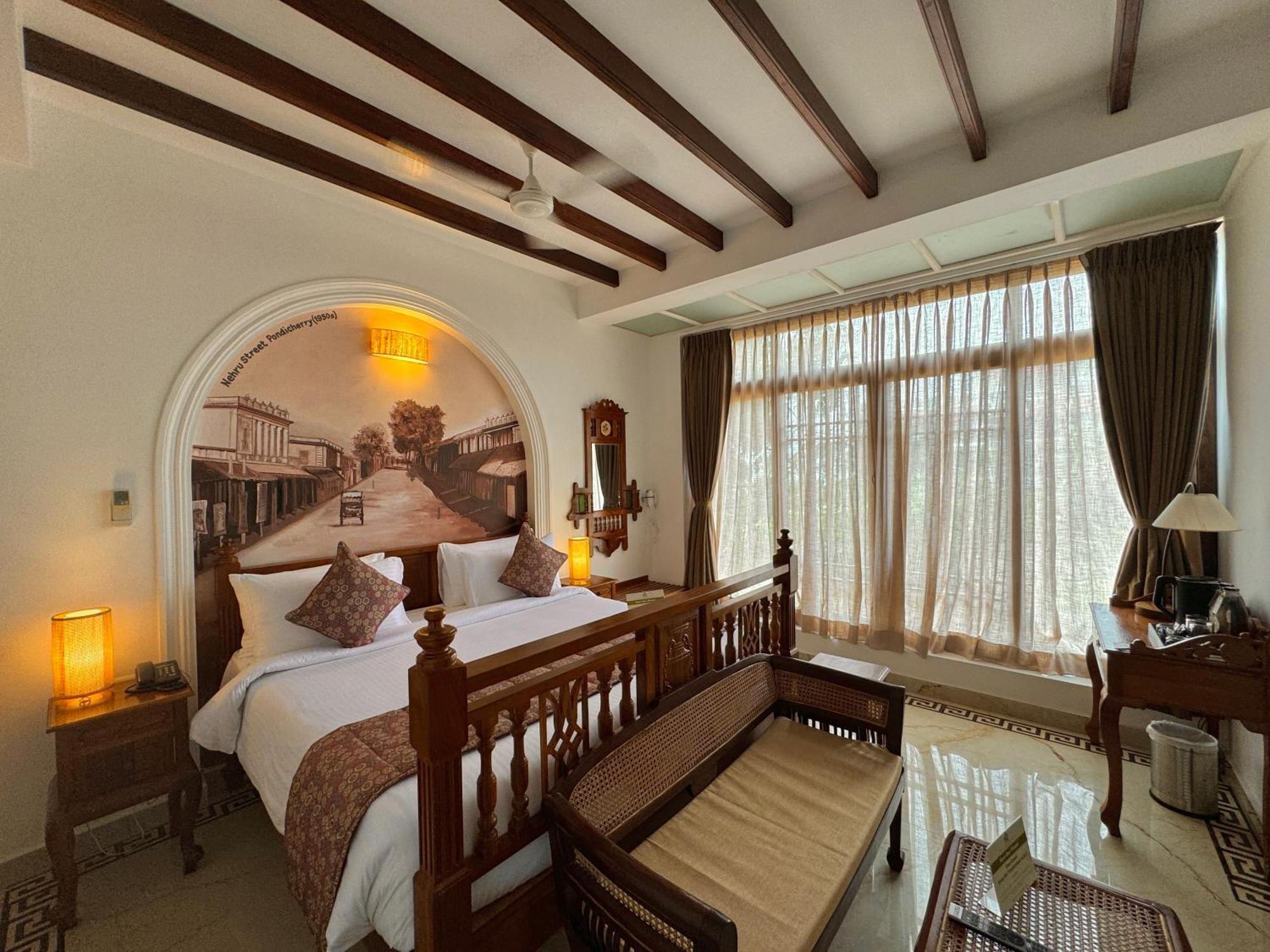 La Plage Seaview Suites Puducherry Exterior foto