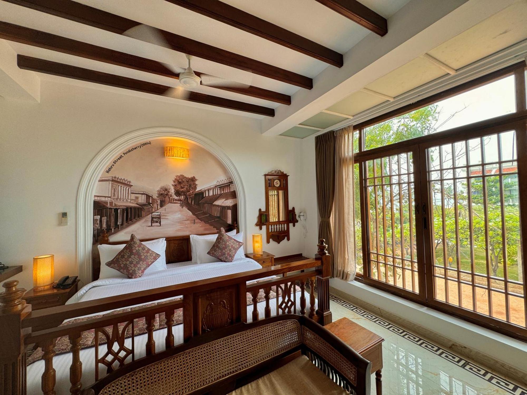 La Plage Seaview Suites Puducherry Exterior foto
