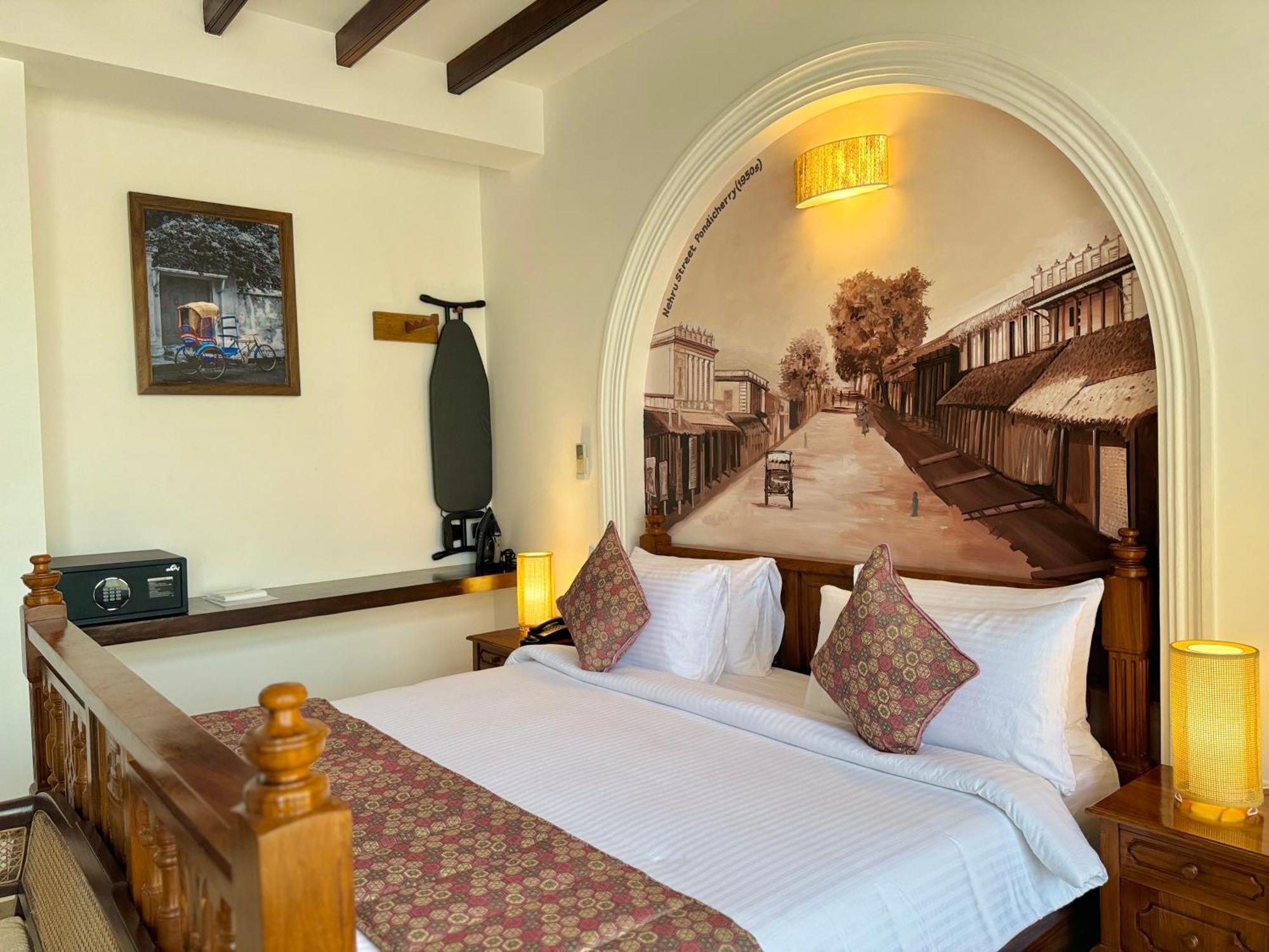 La Plage Seaview Suites Puducherry Exterior foto