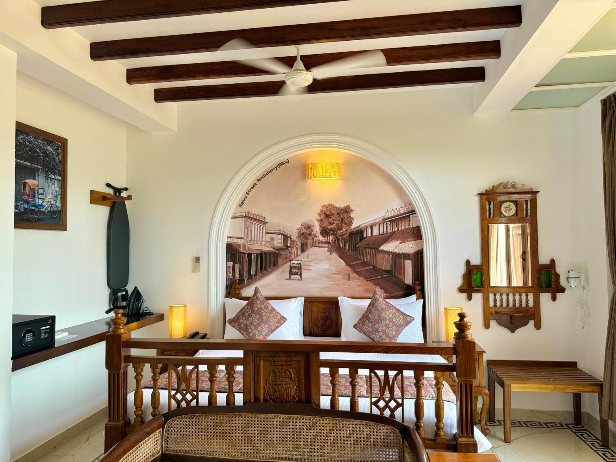 La Plage Seaview Suites Puducherry Exterior foto