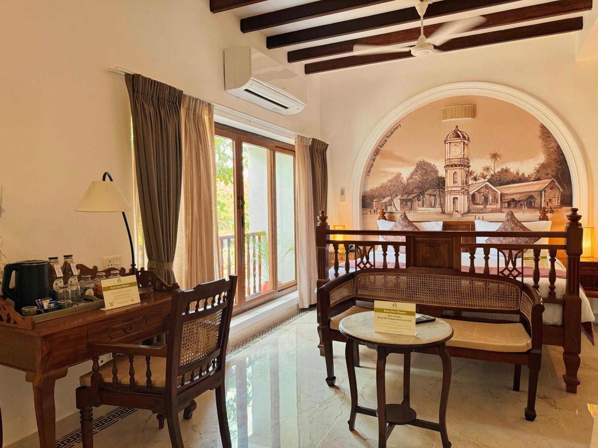 La Plage Seaview Suites Puducherry Exterior foto