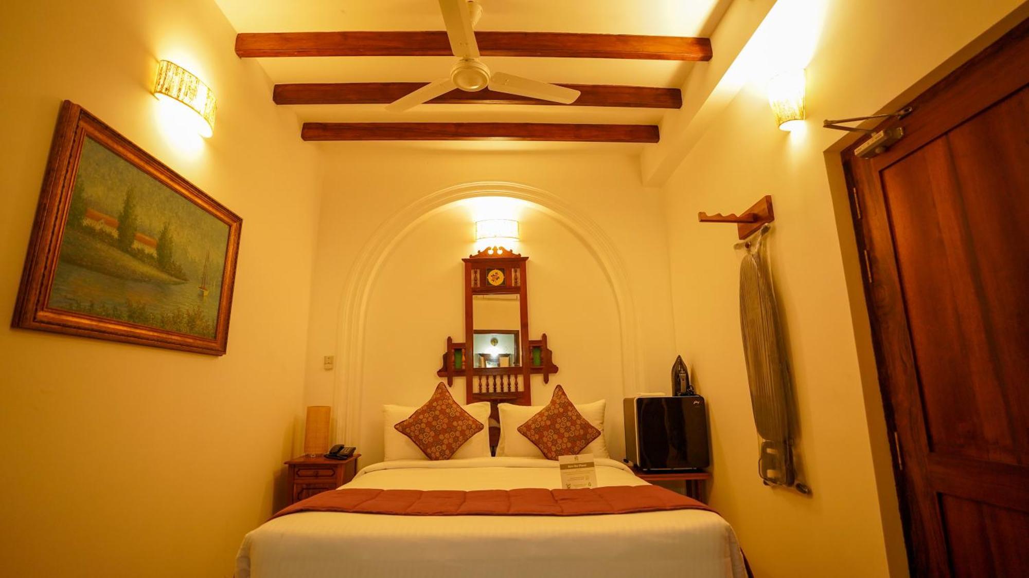 La Plage Seaview Suites Puducherry Exterior foto
