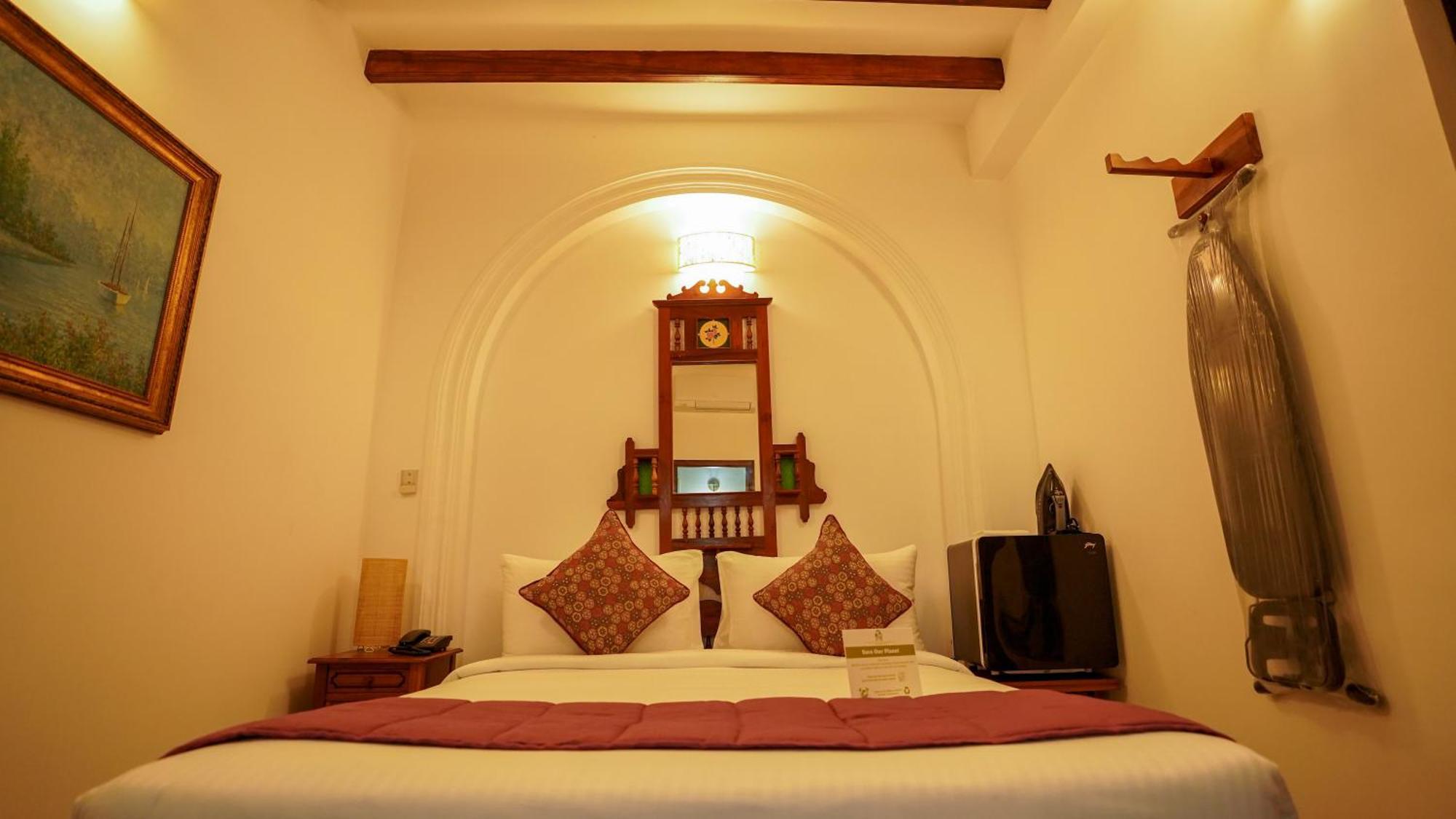 La Plage Seaview Suites Puducherry Exterior foto