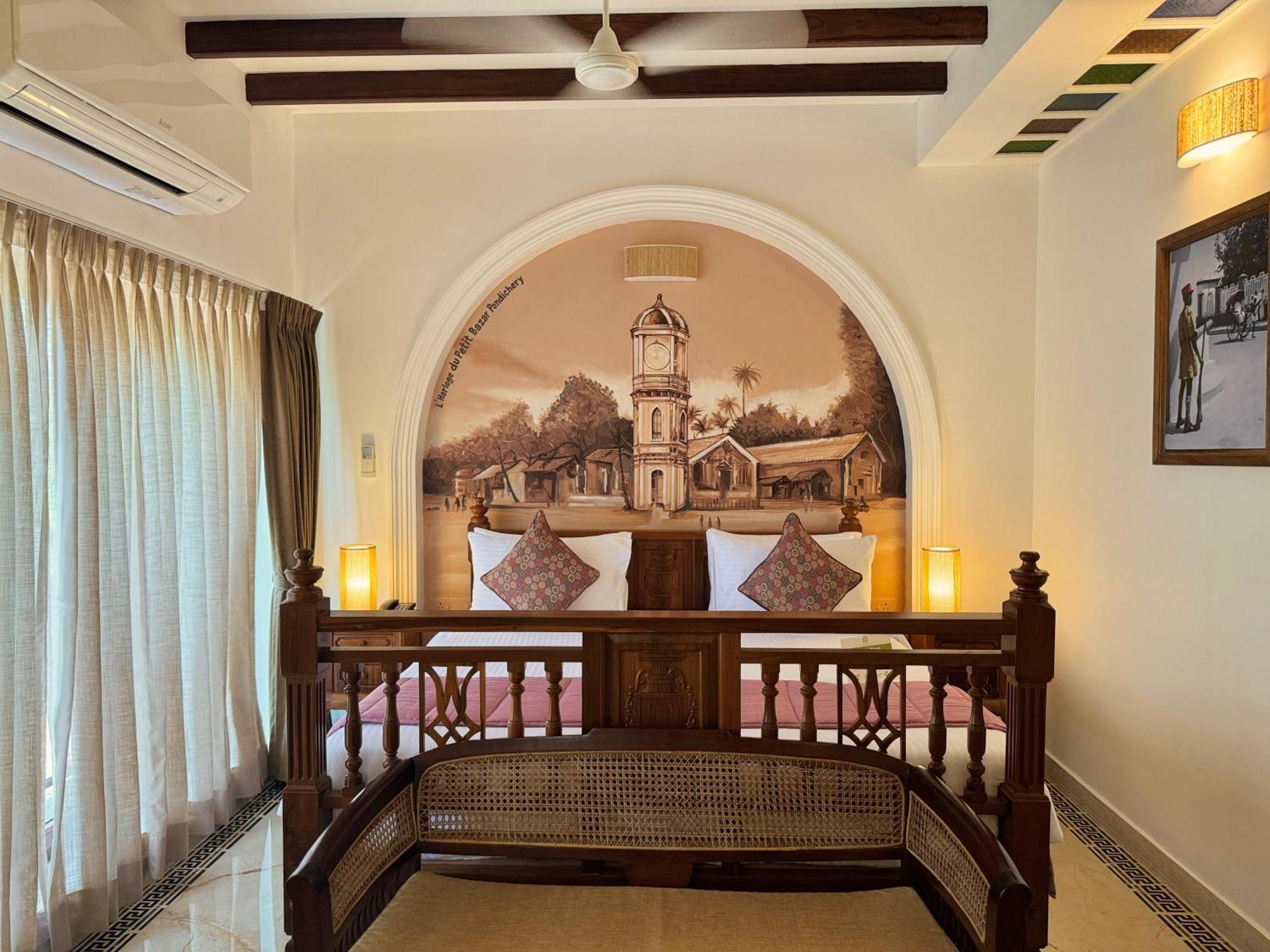 La Plage Seaview Suites Puducherry Exterior foto