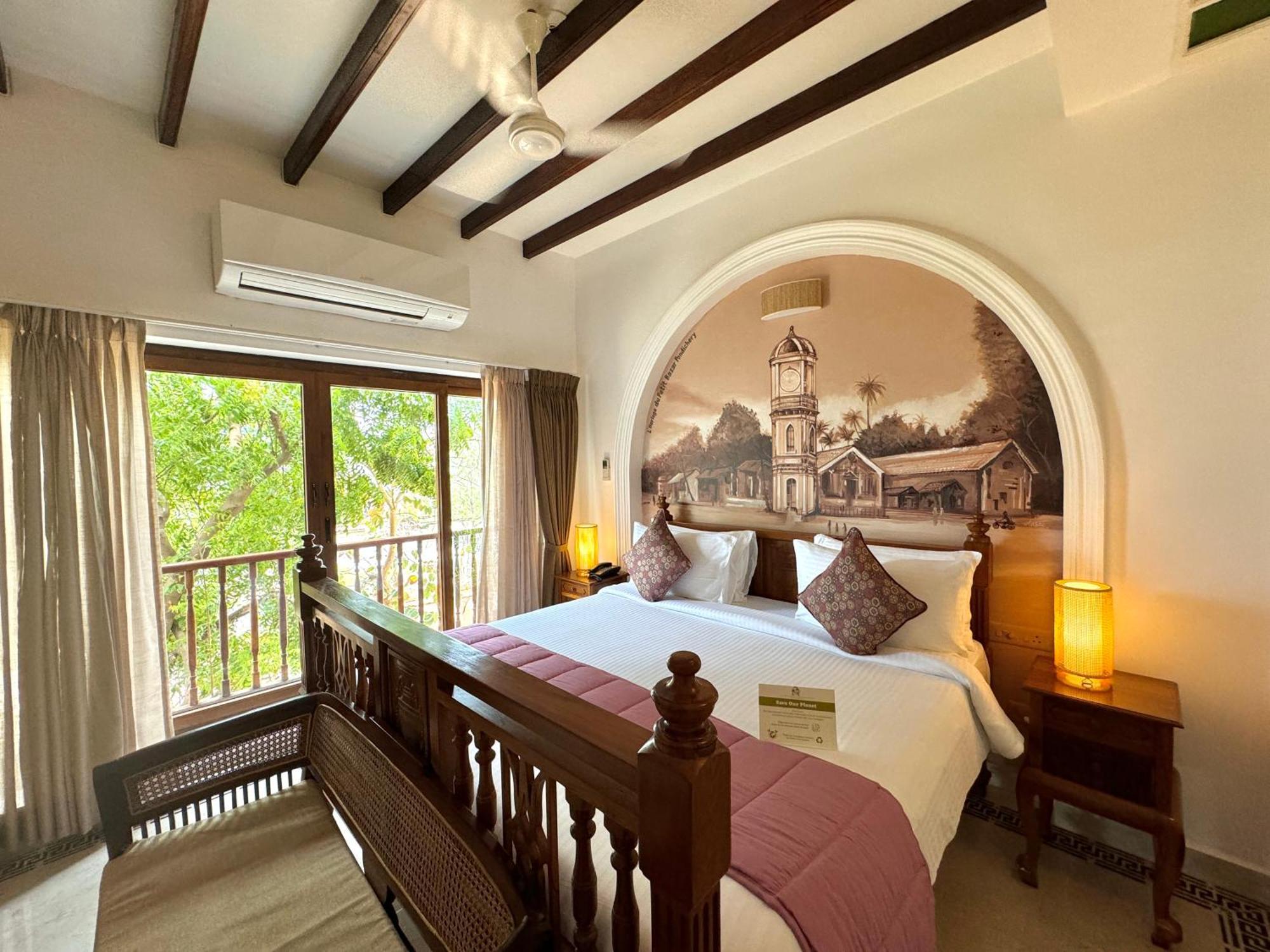 La Plage Seaview Suites Puducherry Exterior foto