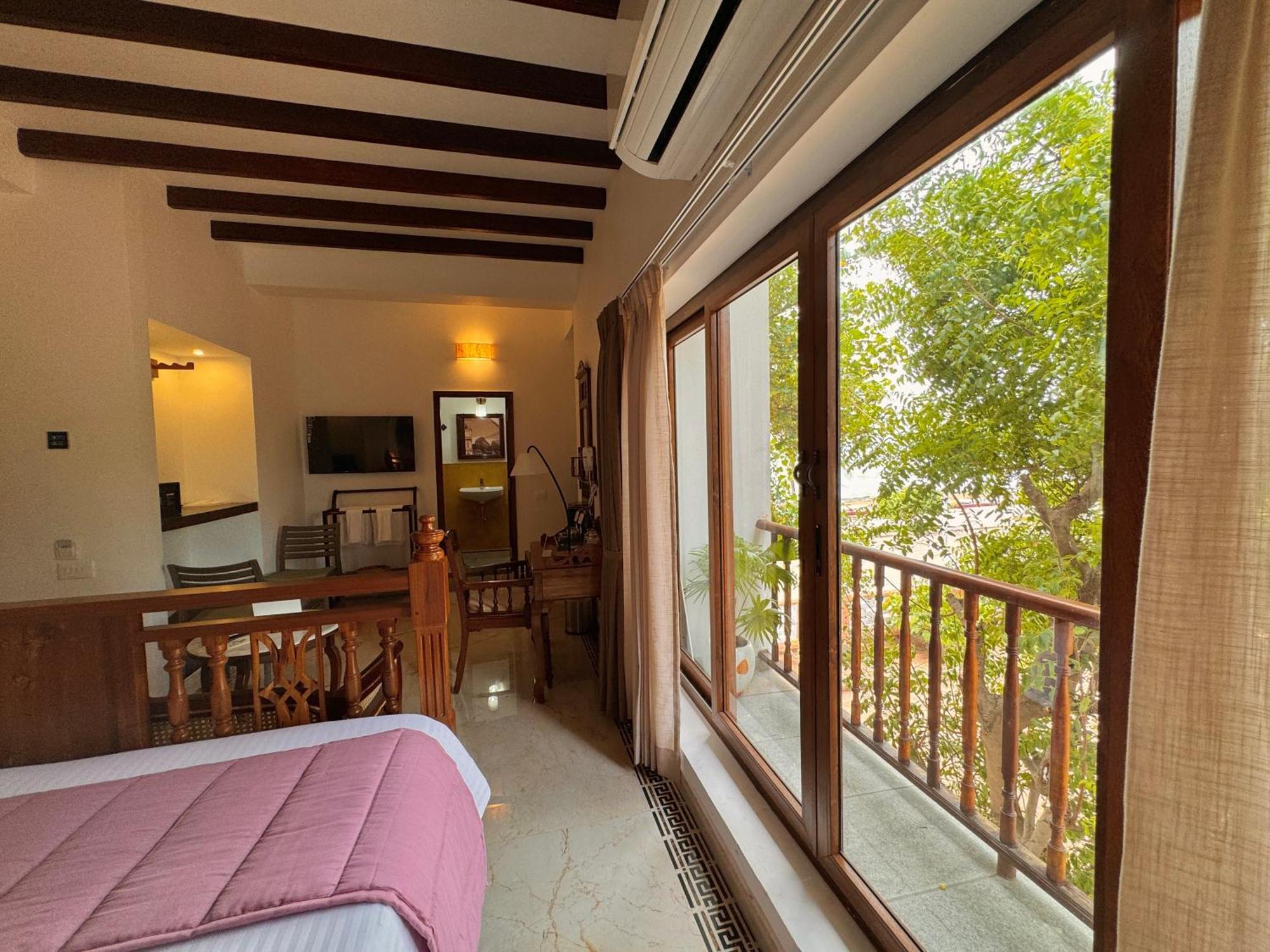 La Plage Seaview Suites Puducherry Exterior foto